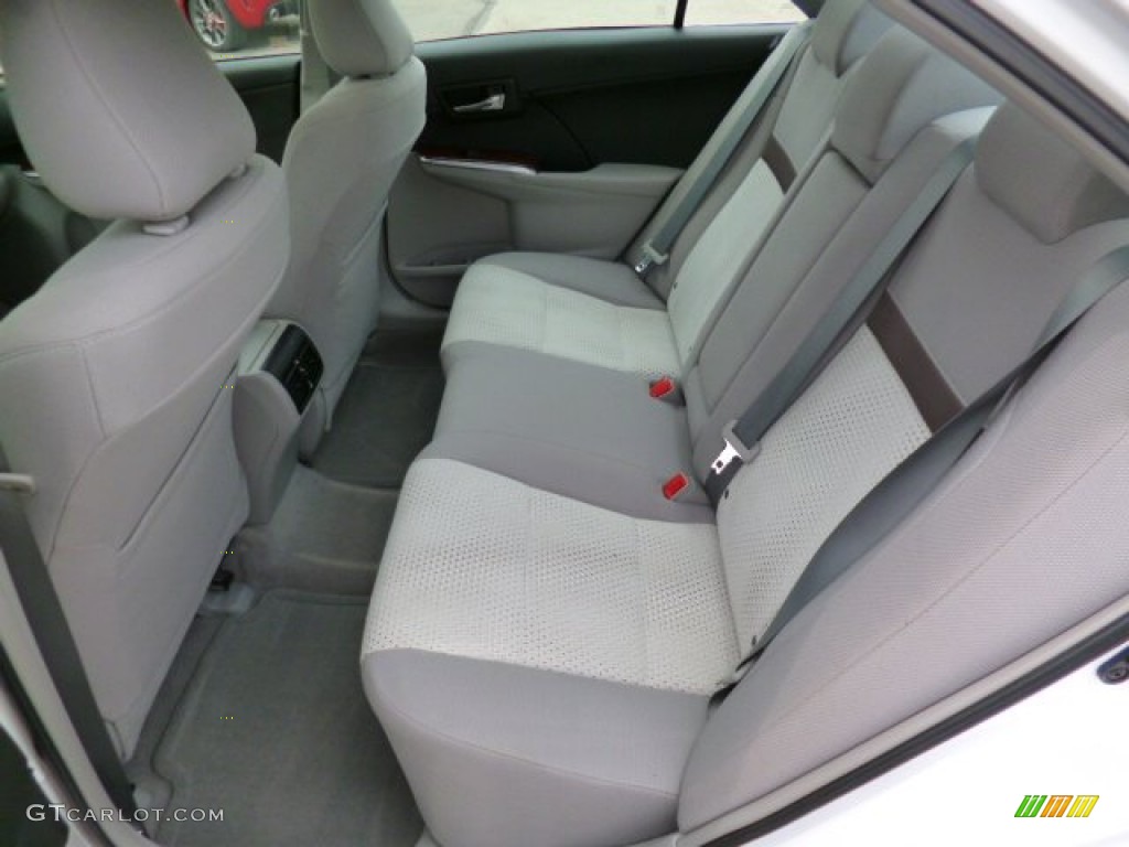 2013 Camry XLE - Super White / Ash photo #12
