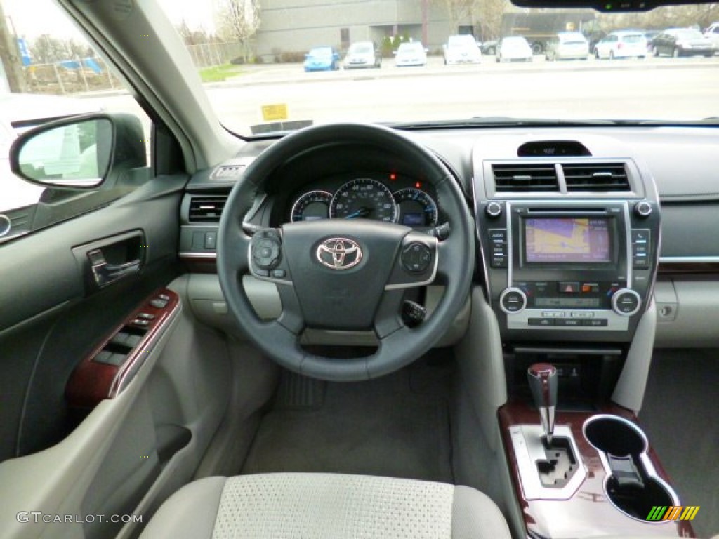 2013 Camry XLE - Super White / Ash photo #13