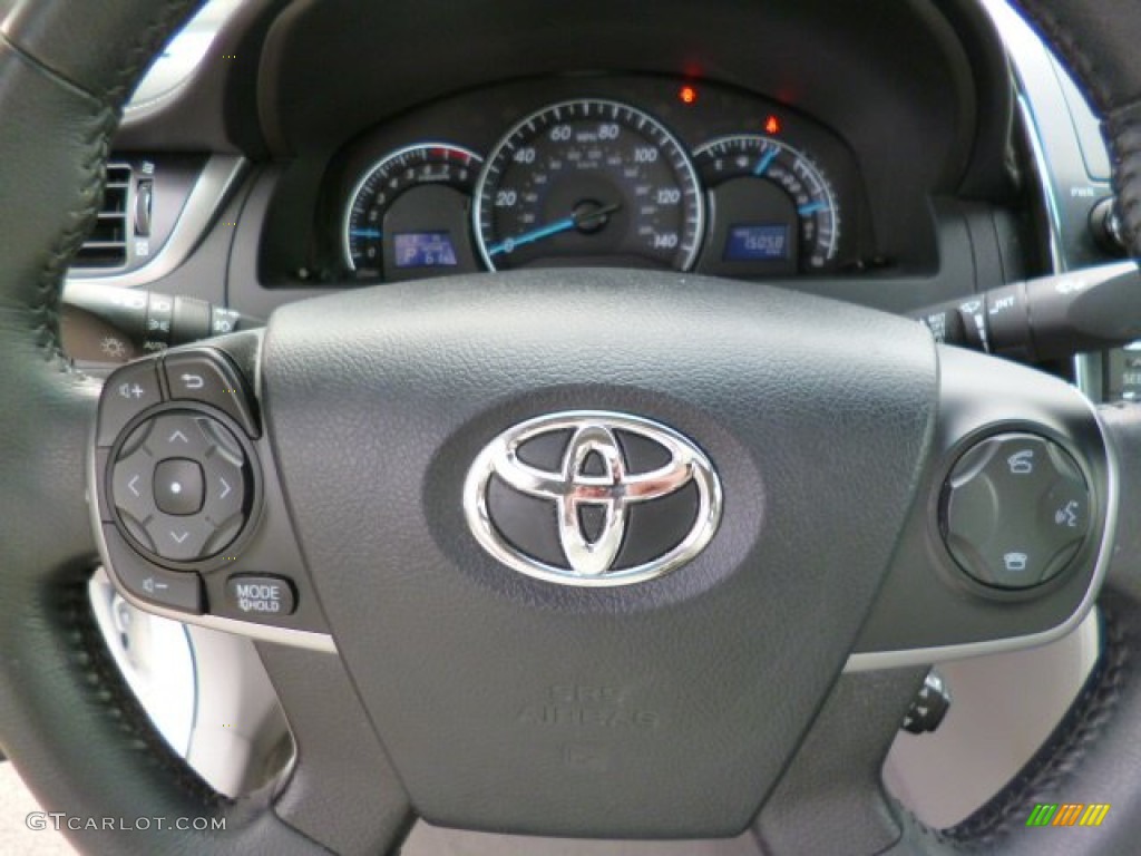 2013 Camry XLE - Super White / Ash photo #17