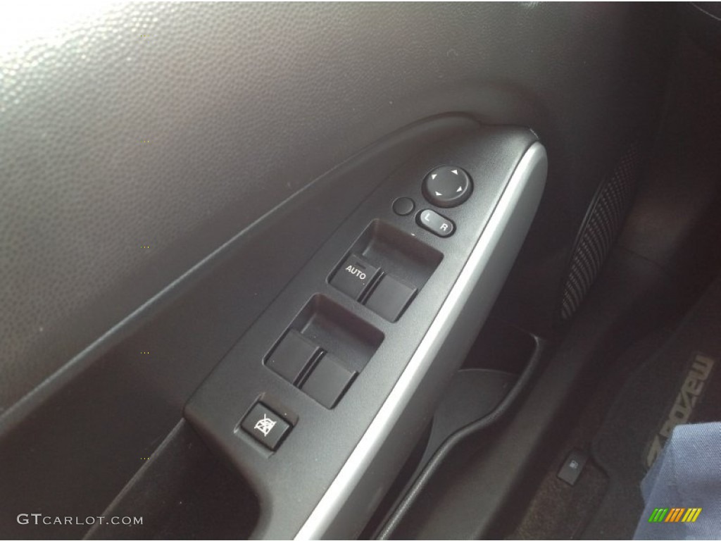 2011 MAZDA2 Sport - Crystal White Pearl / Black photo #10