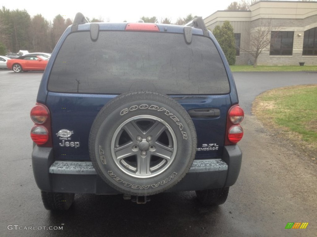 2005 Liberty Renegade - Patriot Blue Pearl / Medium Slate Gray photo #5
