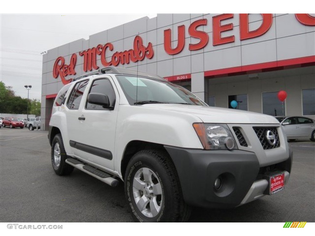 Avalanche White Nissan Xterra