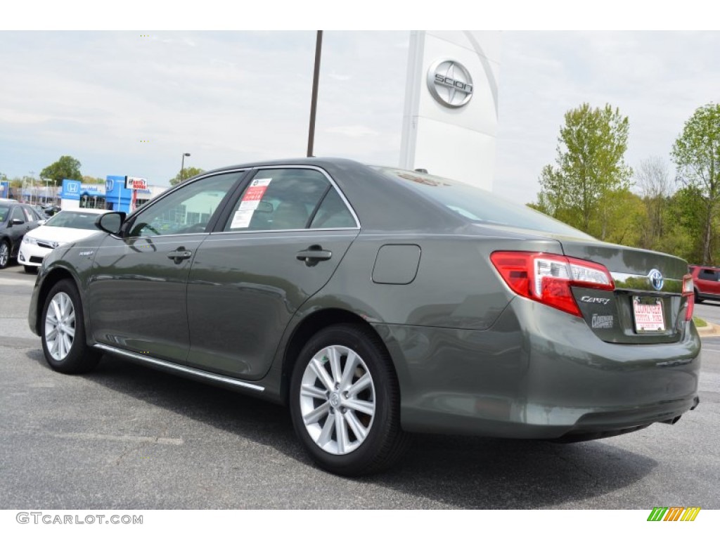 2014 Camry Hybrid XLE - Cypress Pearl / Ivory photo #28