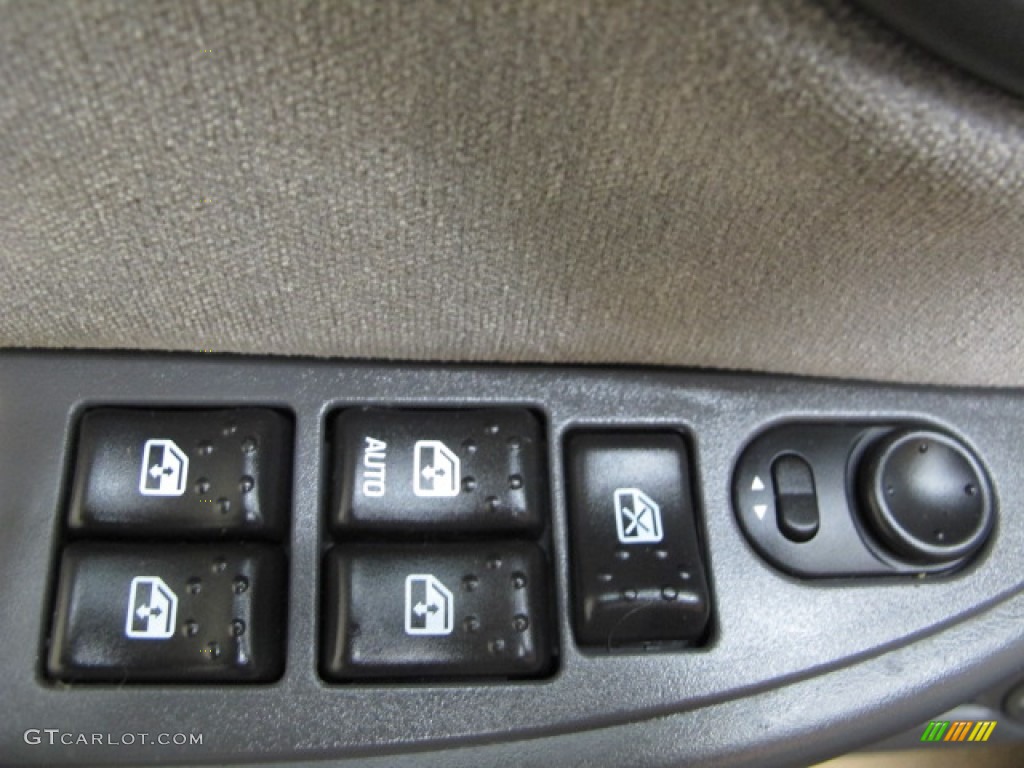 2006 ION 3 Sedan - Black Onyx / Gray photo #33