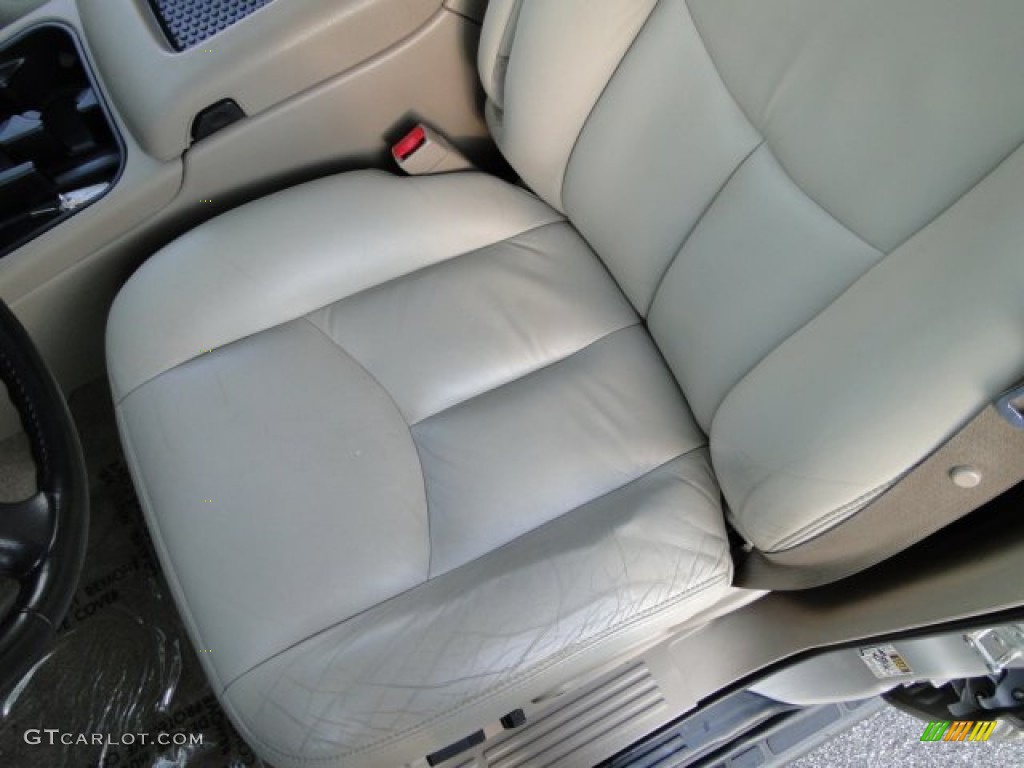 2005 Suburban 1500 LT - Sandstone Metallic / Tan/Neutral photo #16