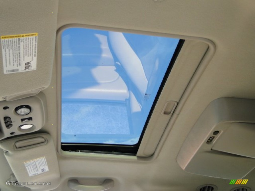 2005 Suburban 1500 LT - Sandstone Metallic / Tan/Neutral photo #19