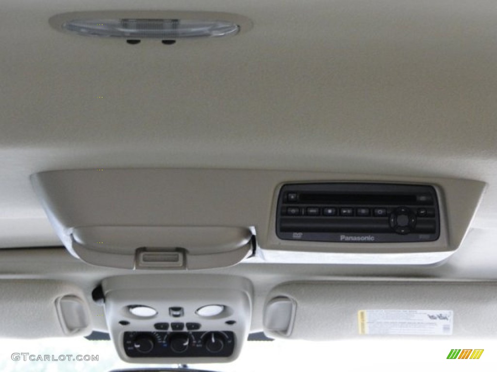 2005 Suburban 1500 LT - Sandstone Metallic / Tan/Neutral photo #31