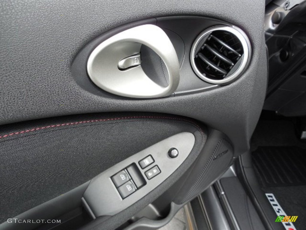 2014 Nissan 370Z NISMO Coupe Controls Photo #92792871