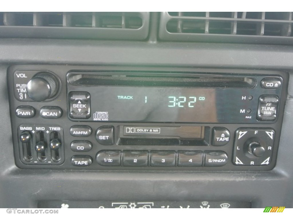 1997 Jeep Wrangler SE 4x4 Audio System Photo #92794722