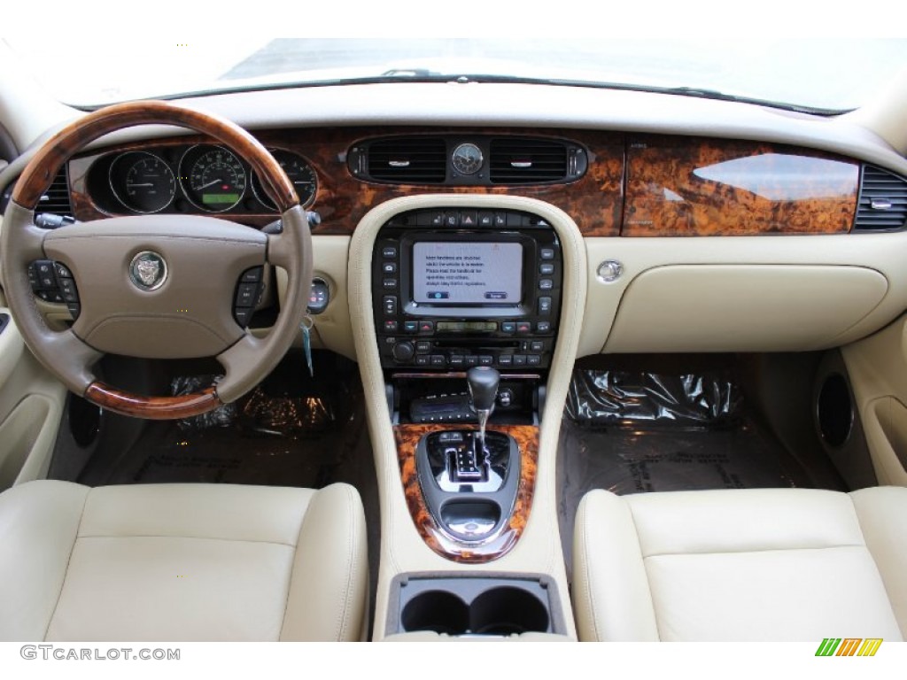 2006 Jaguar XJ XJR Champagne Dashboard Photo #92796030
