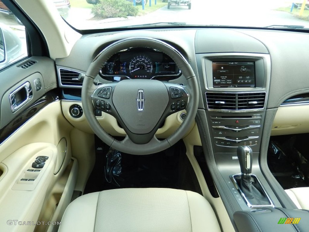 2014 Lincoln MKT EcoBoost AWD Dashboard Photos