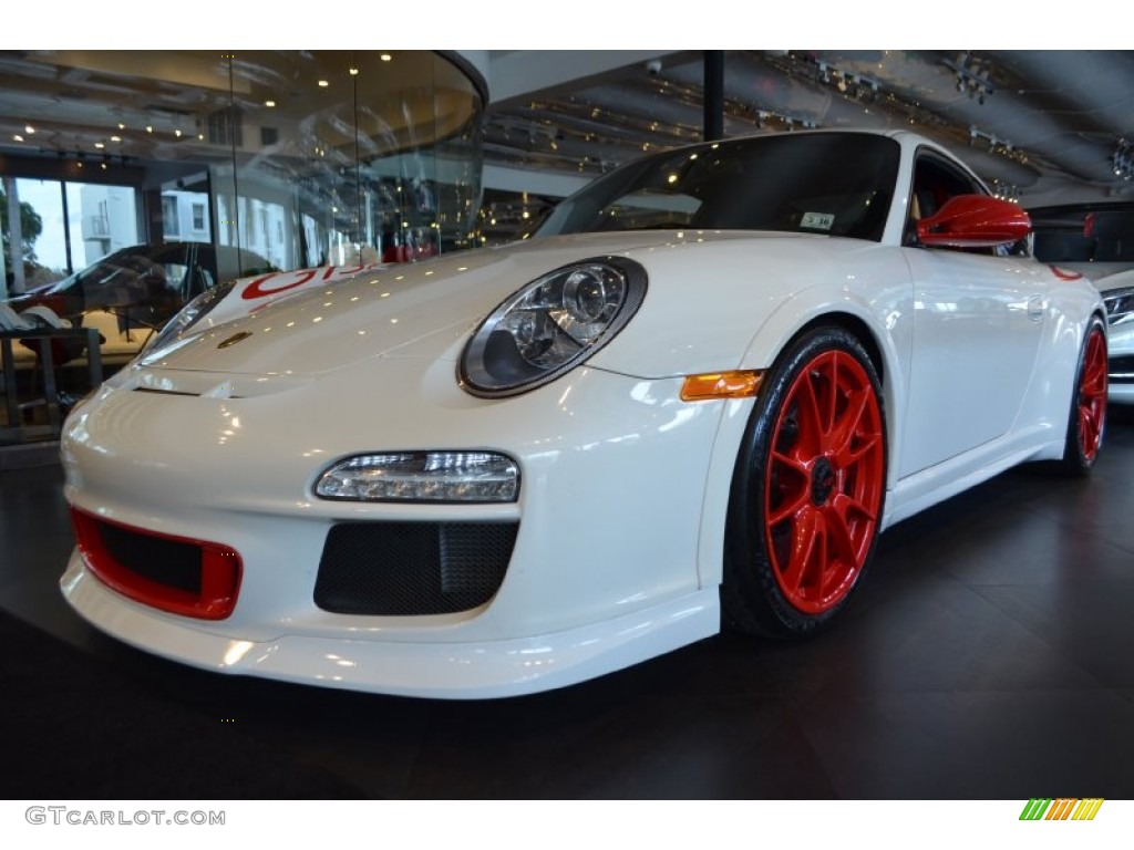 Carrara White/Guards Red Porsche 911