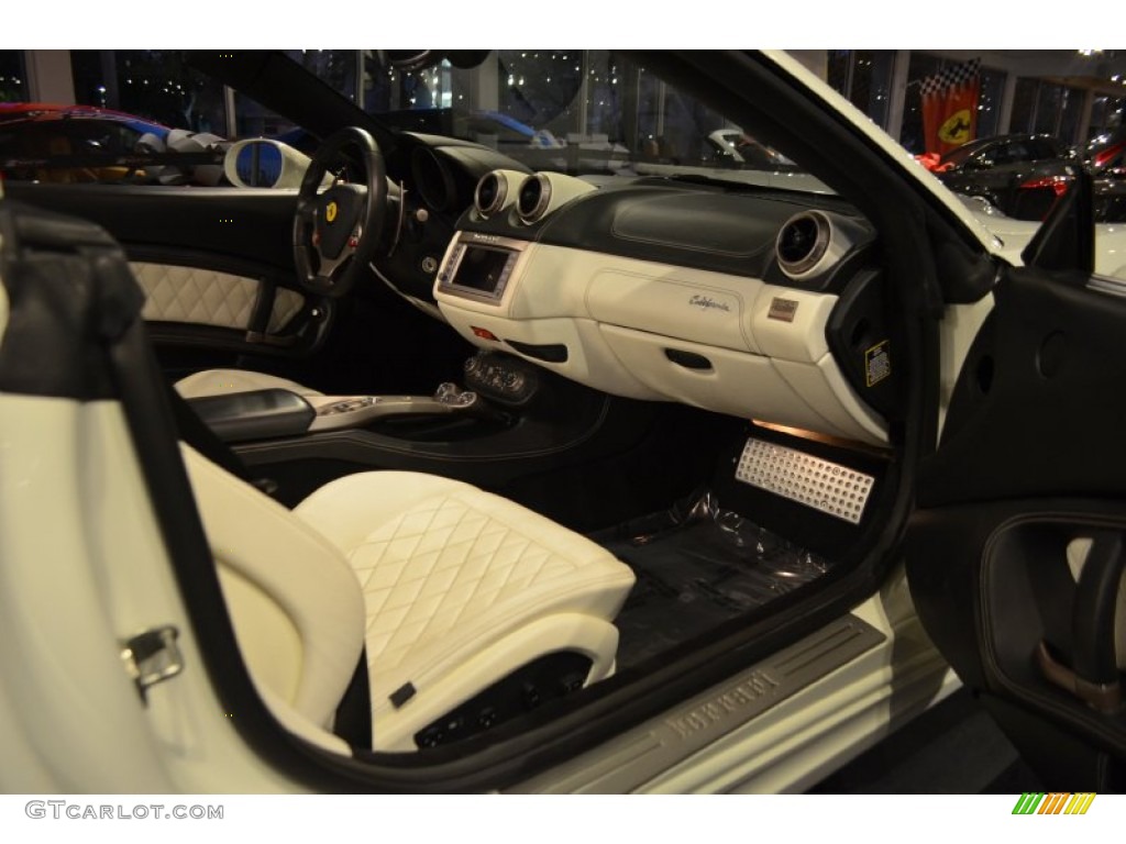 2010 Ferrari California Standard California Model Crema Dashboard Photo #92812914