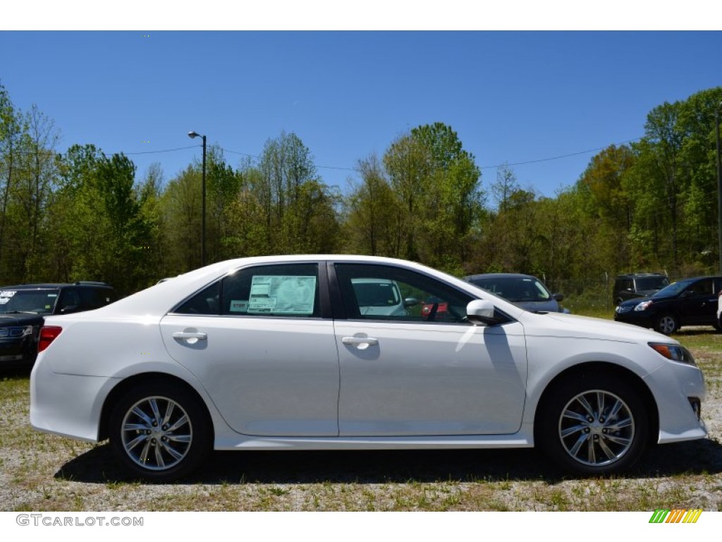 2014 Camry SE - Super White / Black photo #2