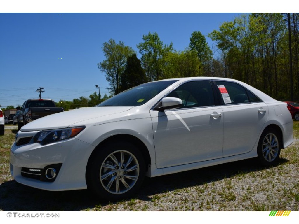 2014 Camry SE - Super White / Black photo #3