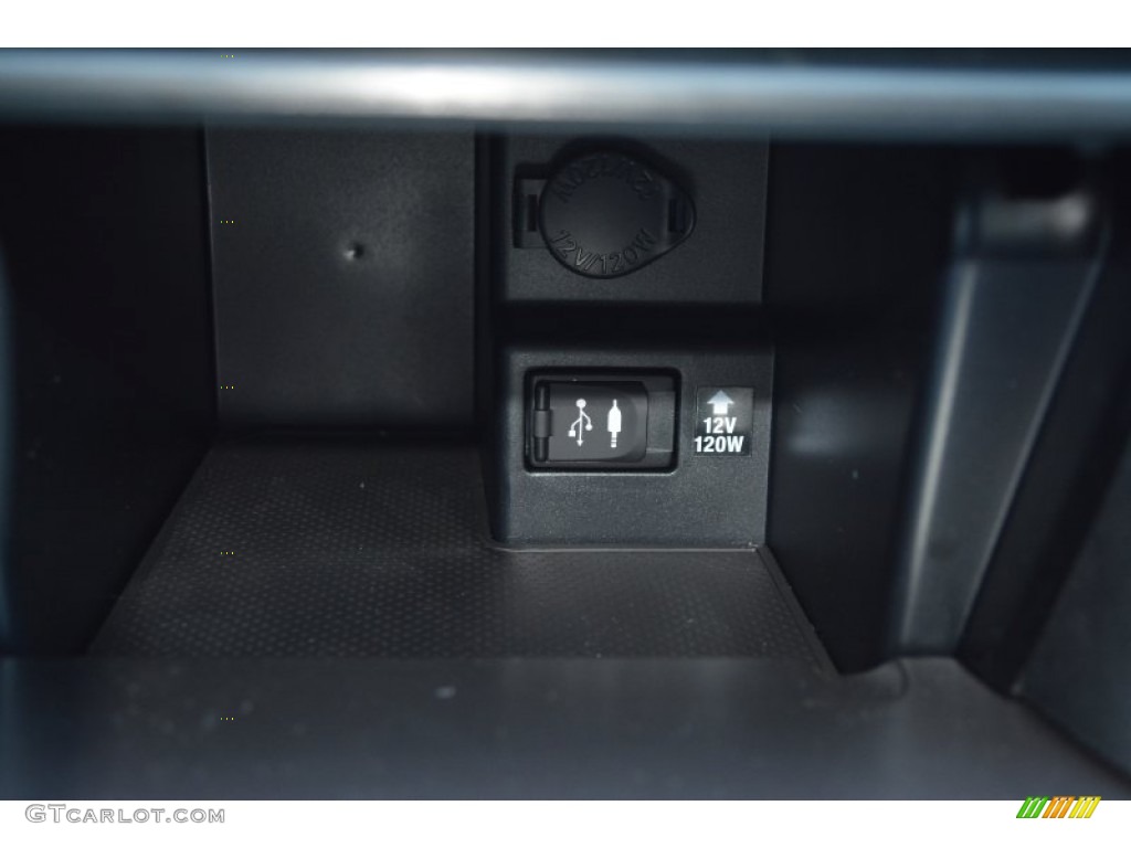 2014 Camry SE - Super White / Black photo #15