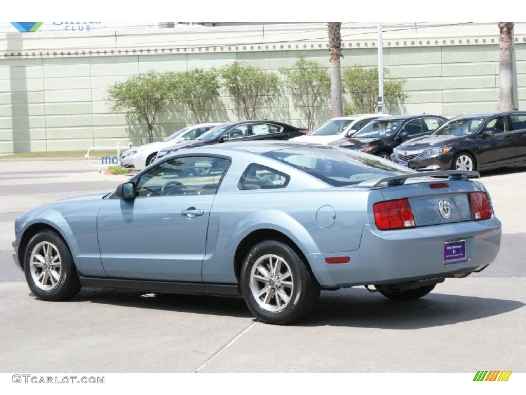 2005 Mustang V6 Premium Coupe - Windveil Blue Metallic / Light Graphite photo #6