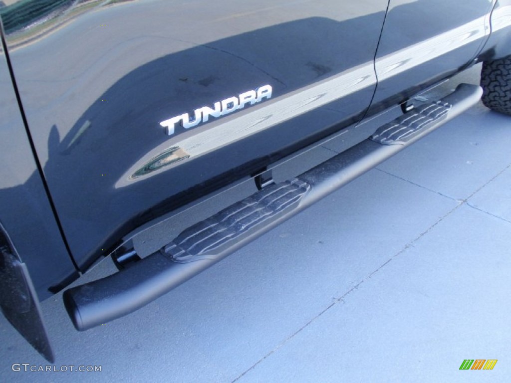 2014 Tundra SR5 Double Cab - Black / Graphite photo #13