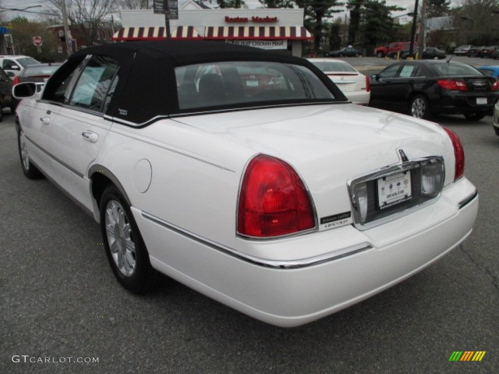 2010 Town Car Signature Limited - Vibrant White / Black photo #4