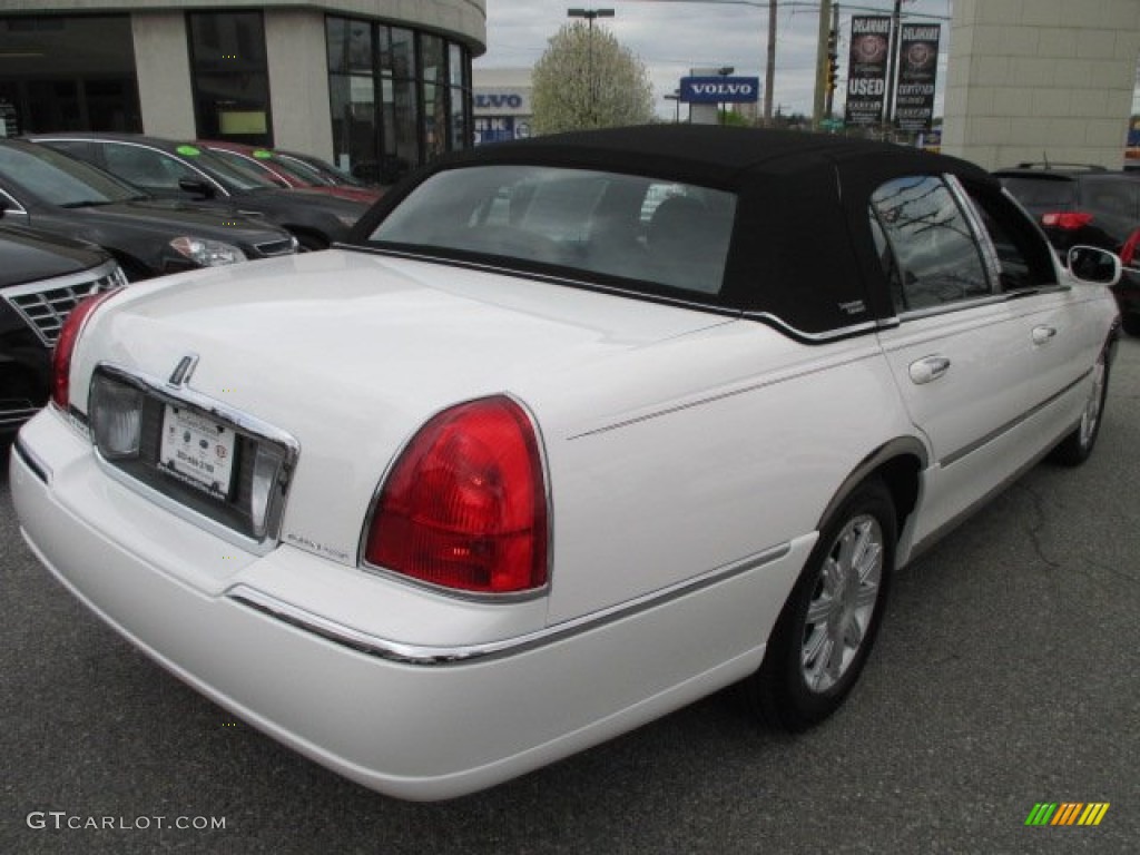 2010 Town Car Signature Limited - Vibrant White / Black photo #6