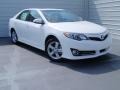 2014 Super White Toyota Camry SE  photo #2