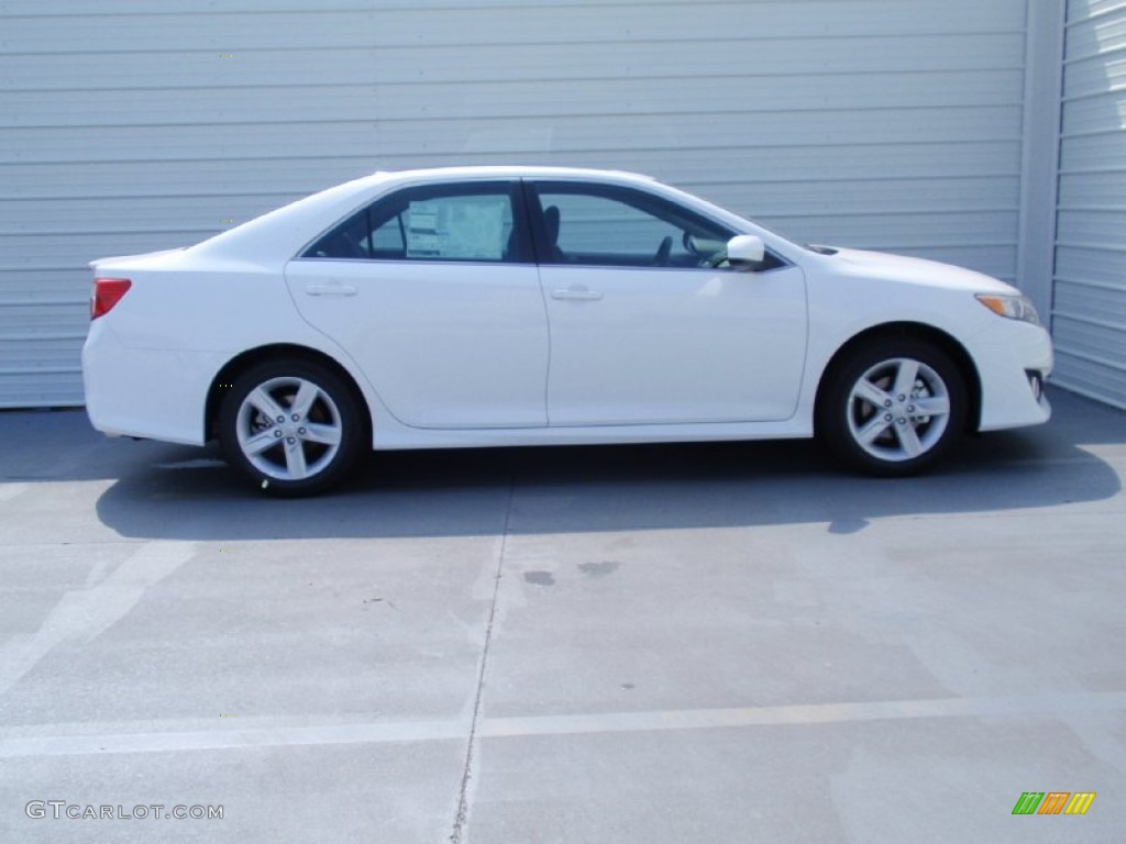 2014 Camry SE - Super White / Black/Ash photo #3