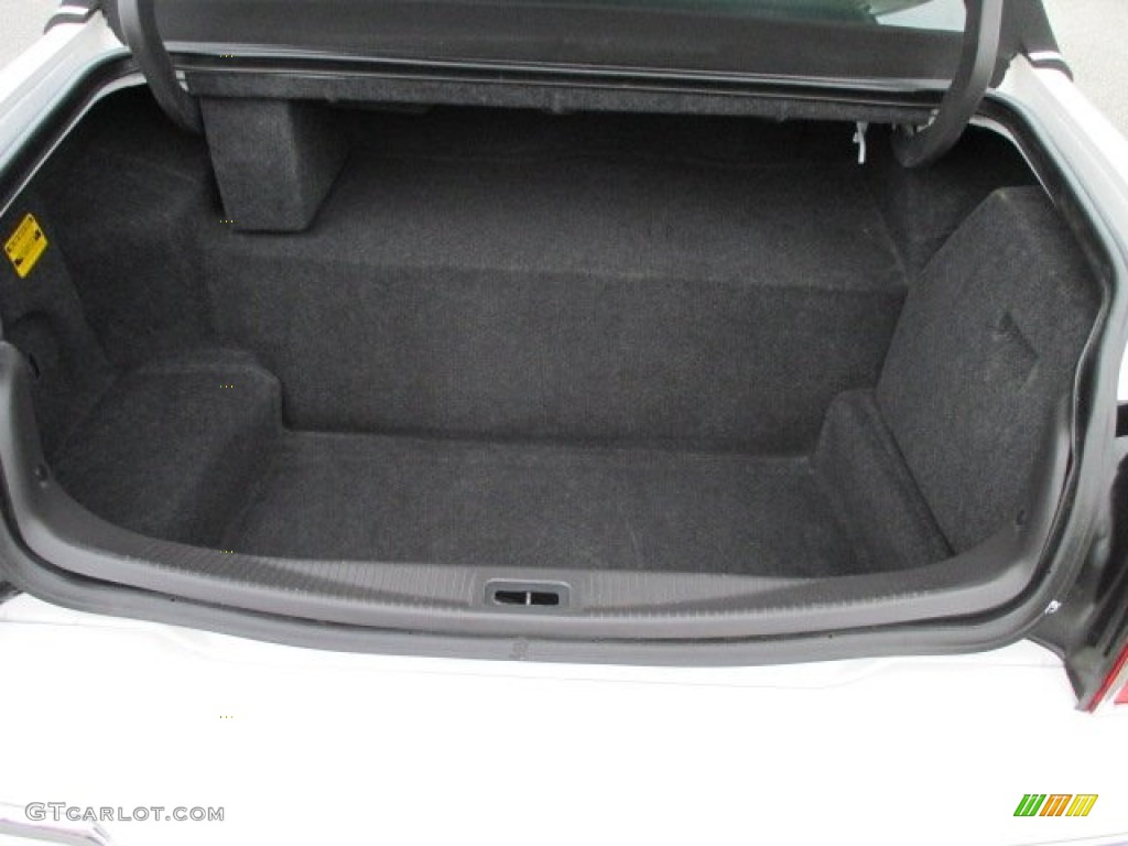 2010 Town Car Signature Limited - Vibrant White / Black photo #23
