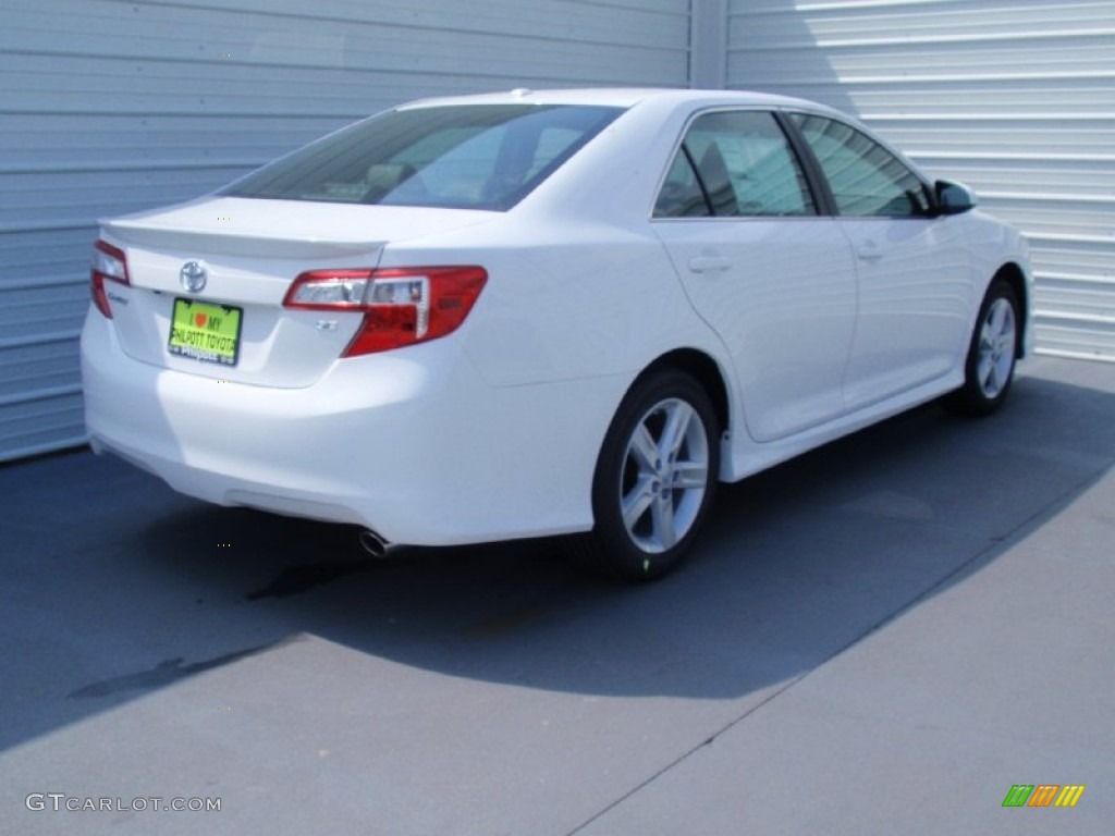 2014 Camry SE - Super White / Black/Ash photo #4