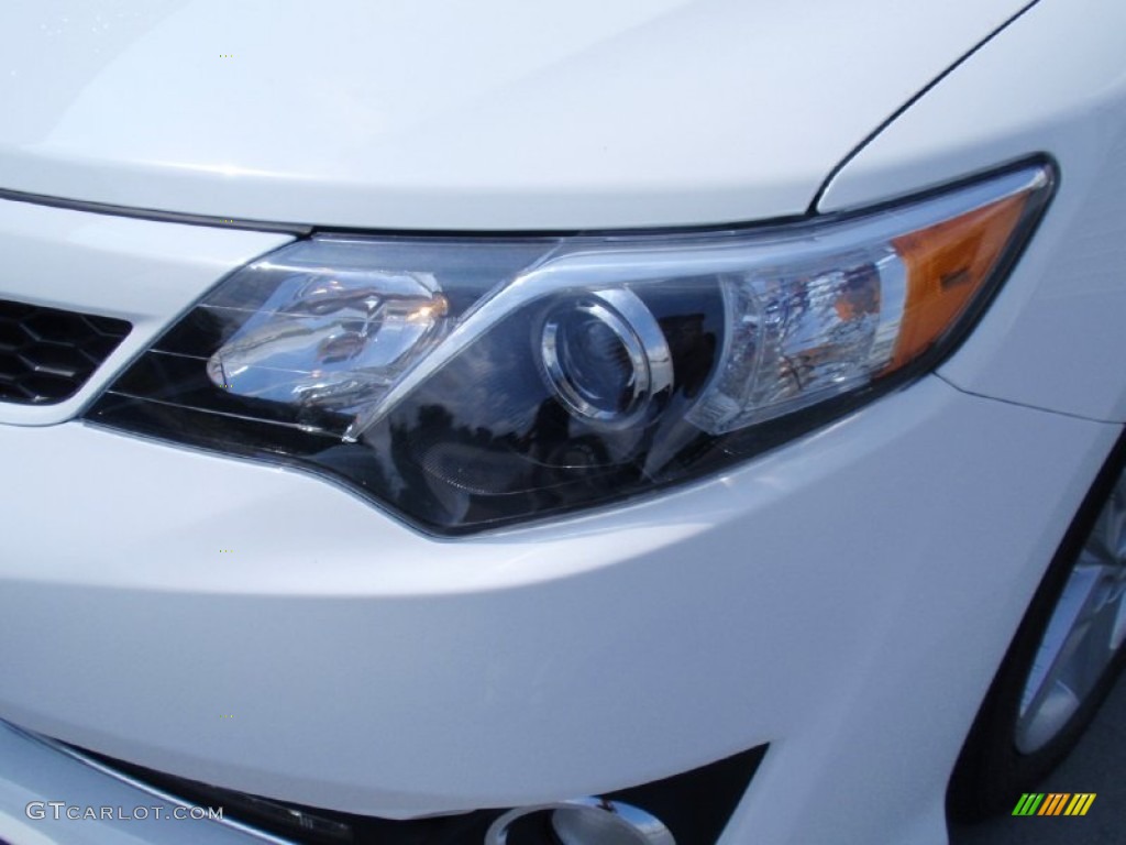 2014 Camry SE - Super White / Black/Ash photo #9