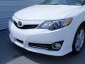 2014 Super White Toyota Camry SE  photo #11