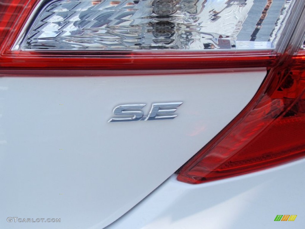2014 Camry SE - Super White / Black/Ash photo #15