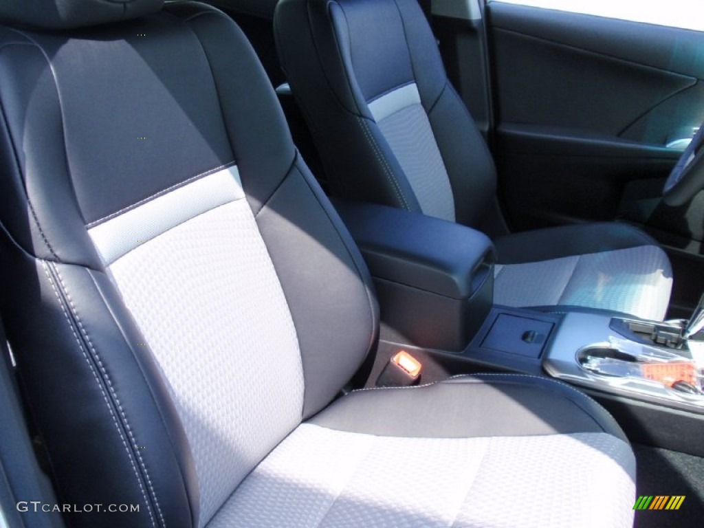 2014 Camry SE - Super White / Black/Ash photo #19