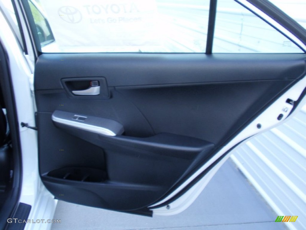 2014 Camry SE - Super White / Black/Ash photo #20