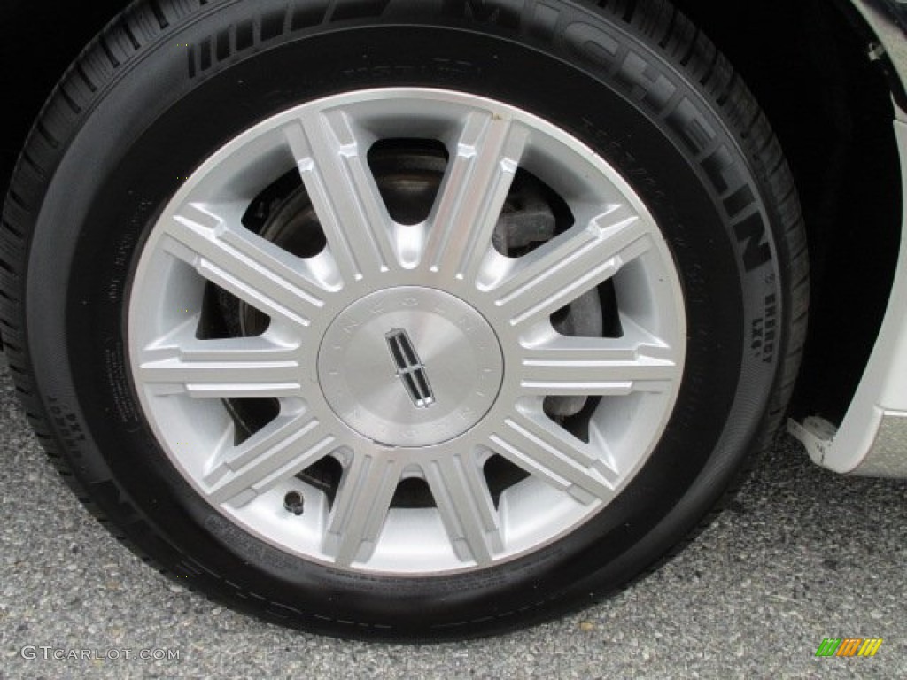 2010 Town Car Signature Limited - Vibrant White / Black photo #42