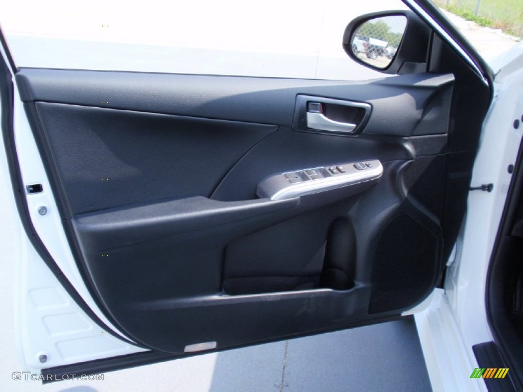 2014 Camry SE - Super White / Black/Ash photo #24