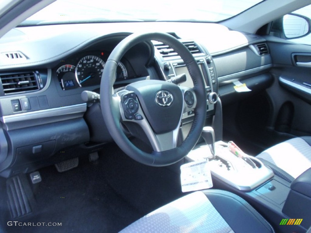 2014 Camry SE - Super White / Black/Ash photo #26