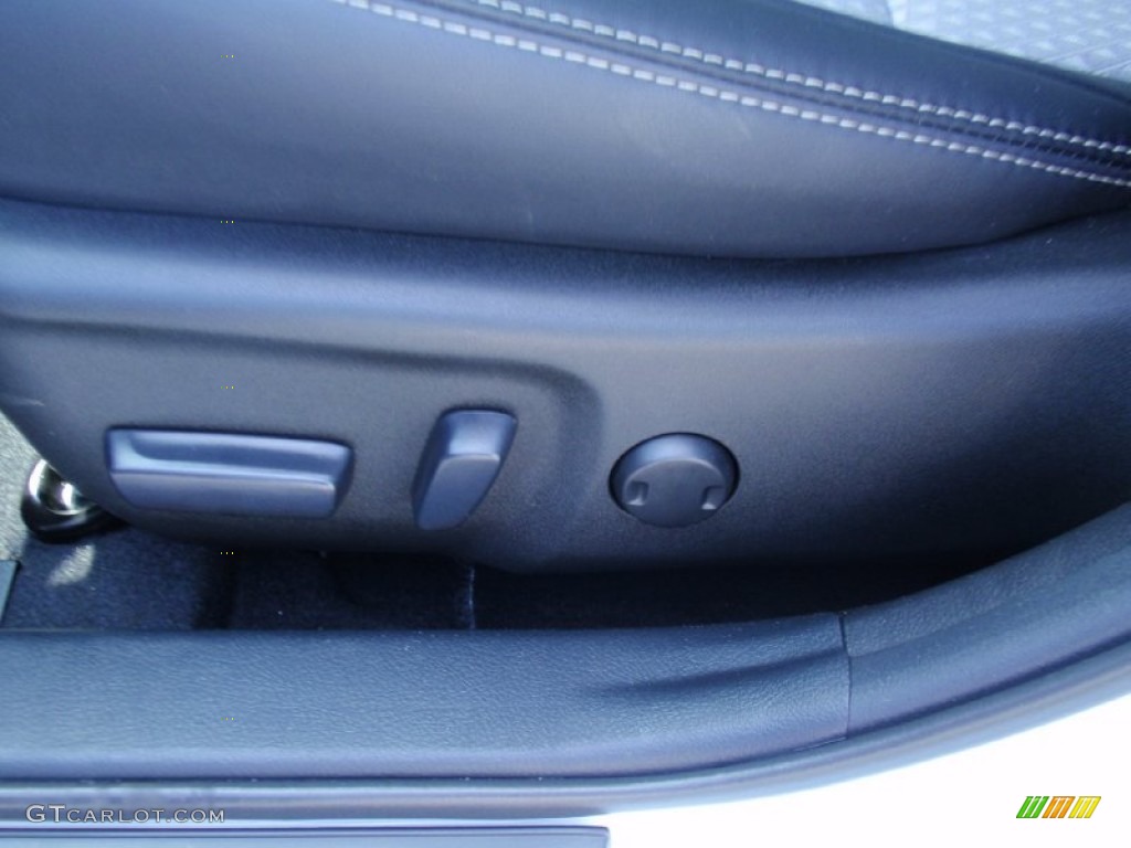 2014 Camry SE - Super White / Black/Ash photo #28