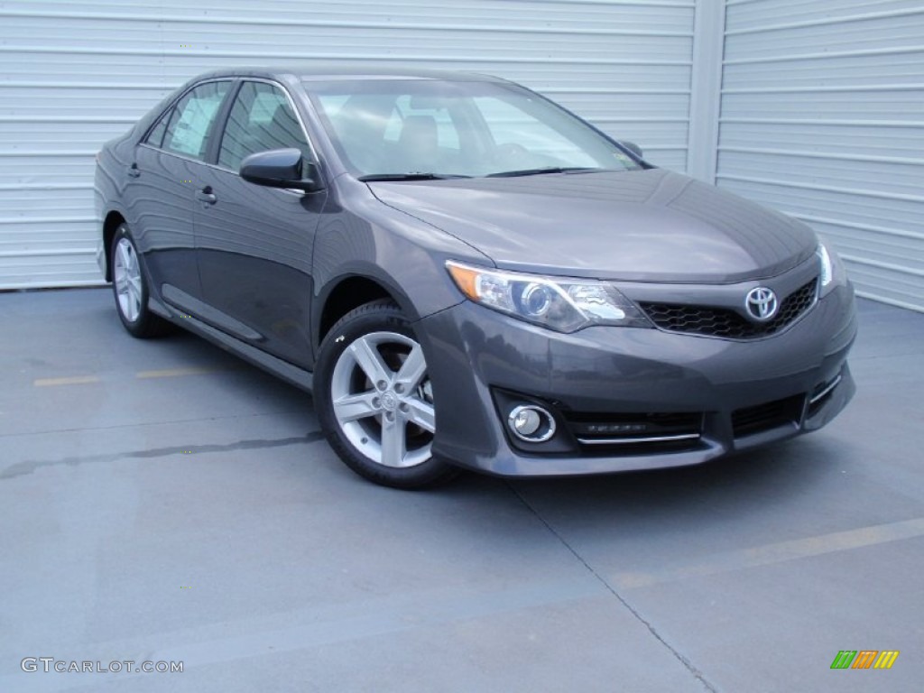 2014 Camry SE - Magnetic Gray Metallic / Black photo #1