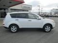 Diamond White Pearl - Outlander LS 4WD Photo No. 8