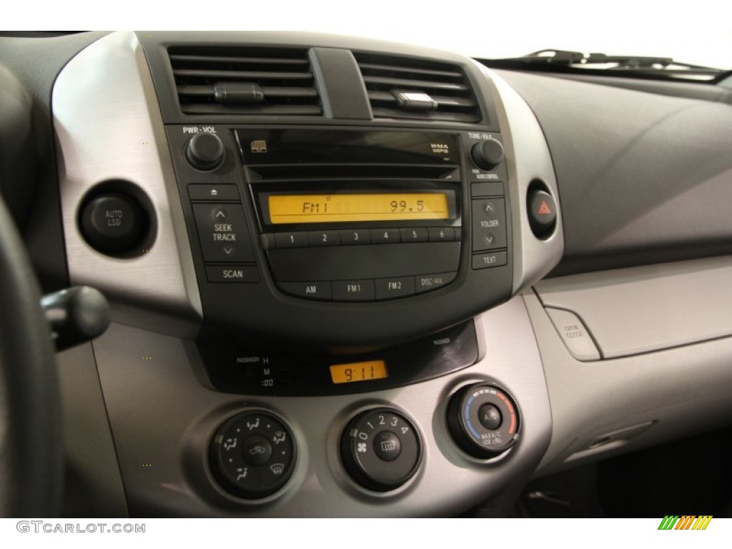 2006 Toyota RAV4 Standard RAV4 Model Controls Photo #92835428