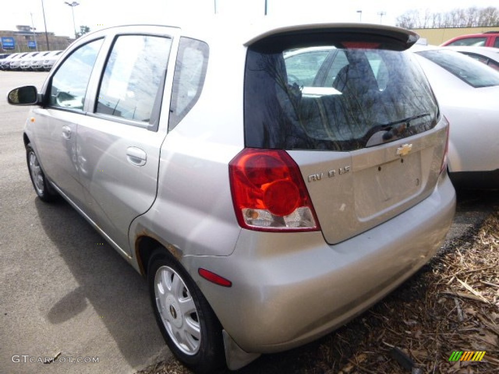 2004 Aveo LS Hatchback - Galaxy Silver Metallic / Gray photo #2