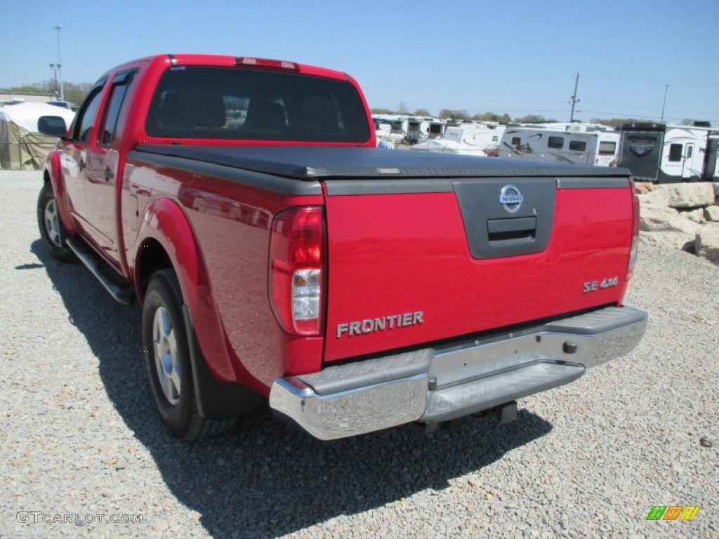 2007 Frontier SE Crew Cab 4x4 - Red Alert / Charcoal photo #19
