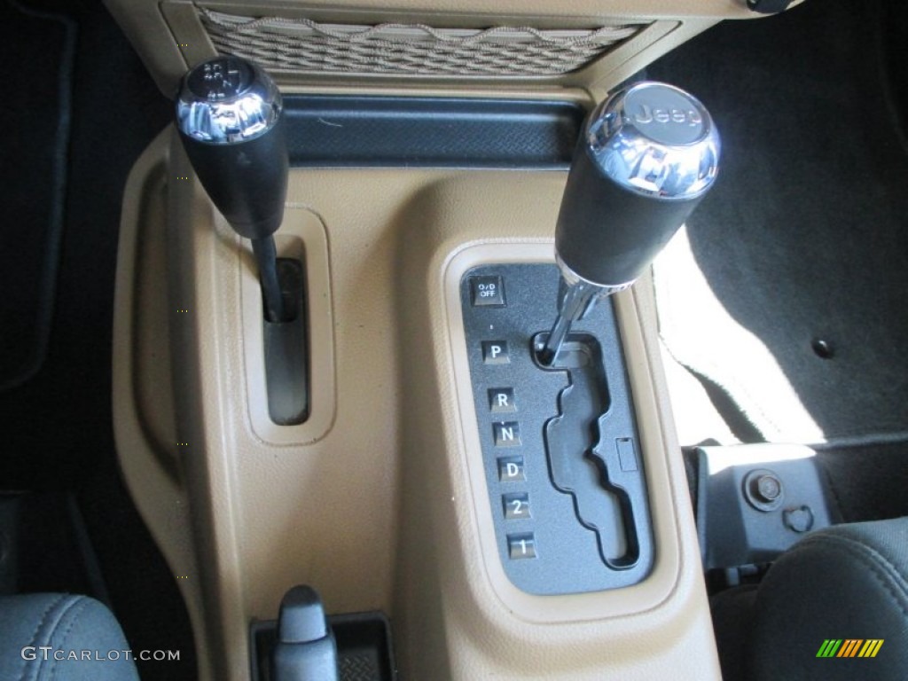 2011 Jeep Wrangler Unlimited Sahara 4x4 4 Speed Automatic Transmission Photo #92851406