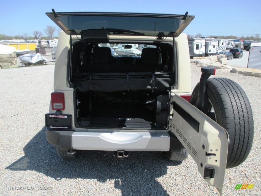 2011 Wrangler Unlimited Sahara 4x4 - Sahara Tan / Black/Dark Saddle photo #24