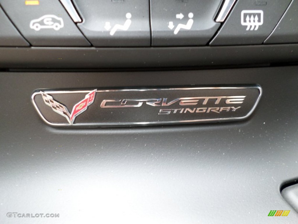 2014 Chevrolet Corvette Stingray Convertible Marks and Logos Photos
