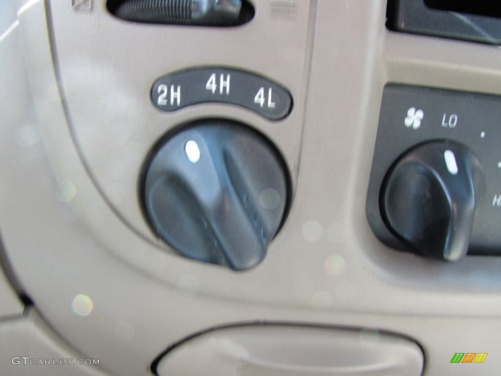 2003 F150 XLT SuperCrew 4x4 - Toreador Red Metallic / Medium Parchment Beige photo #37