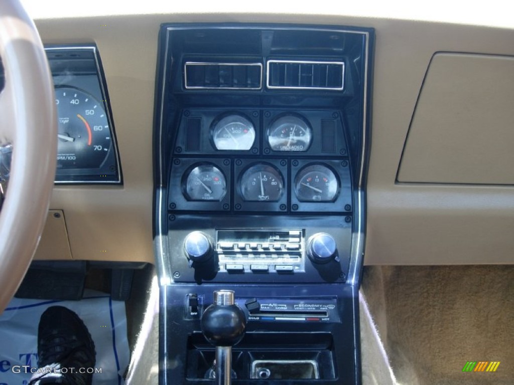 1982 Corvette Coupe - White / Camel photo #4
