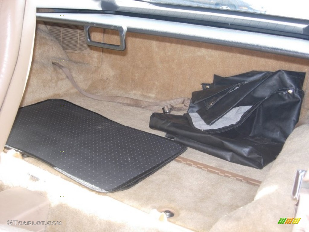 1982 Corvette Coupe - White / Camel photo #6