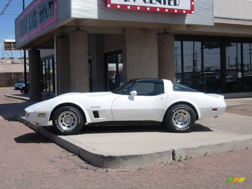 1982 Corvette Coupe - White / Camel photo #8