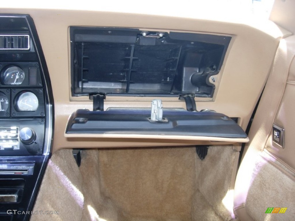 1982 Corvette Coupe - White / Camel photo #16